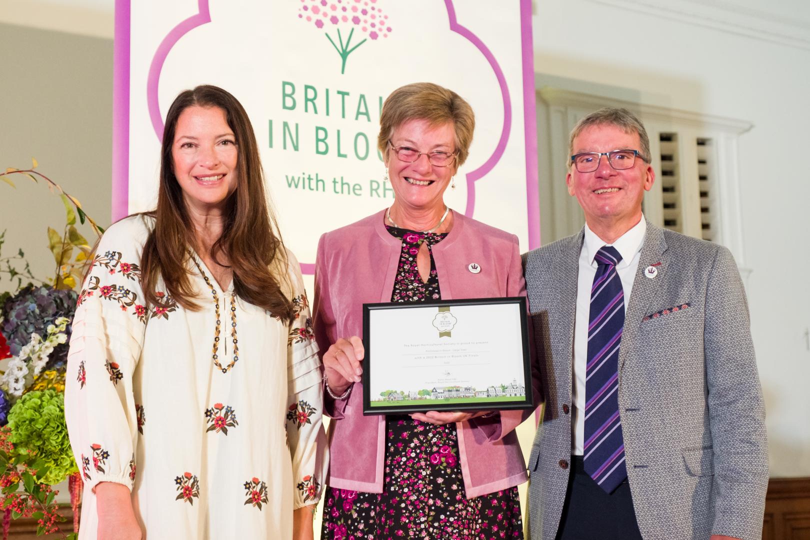 A photo of TV gardening personality Rachel de Thame presenting a certificate to representatives from Portishead in Bloom at the Britain in Bloom Awards 2022.